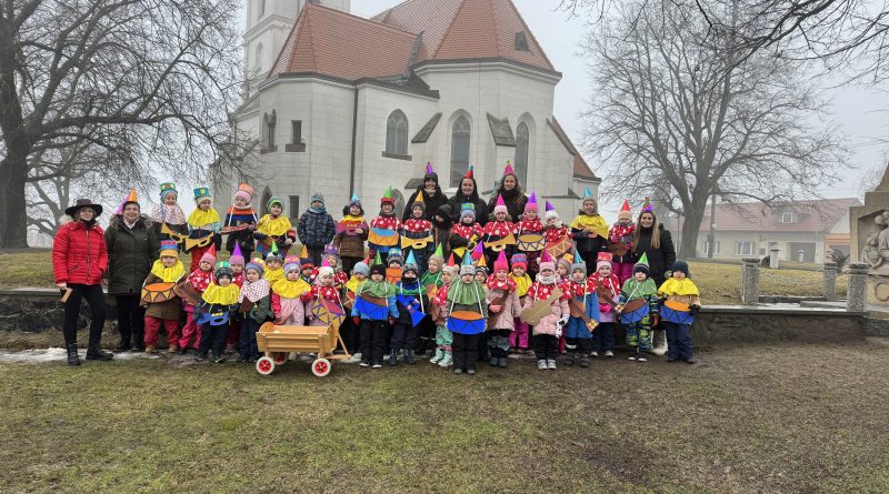 Masopustní rej po vsi