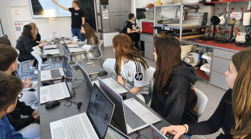 Digitální tvoření v kamionu FabLab University